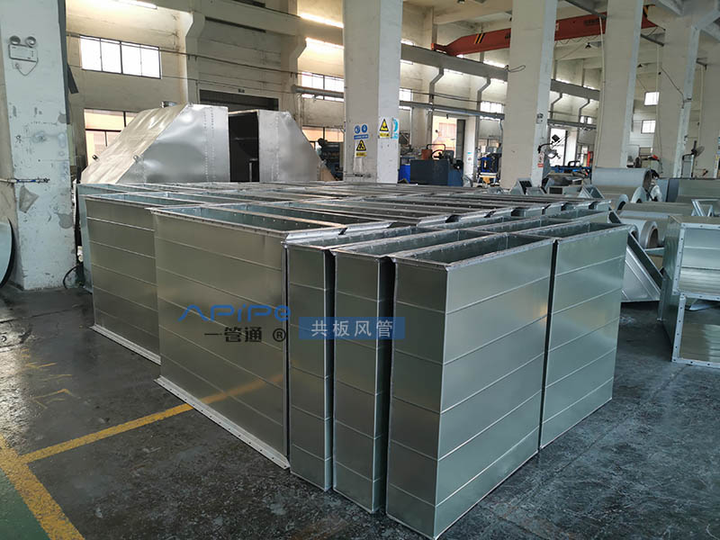 共板風(fēng)管裝車發(fā)貨江陰，用于地下車庫通風(fēng)與消防排煙工程